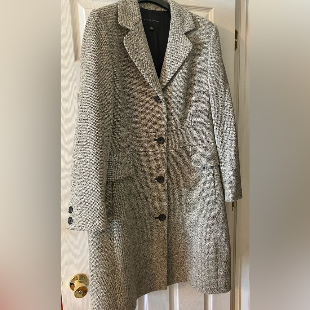 Classic Four Button Wool Overcoat in a Small Houndstooth Check